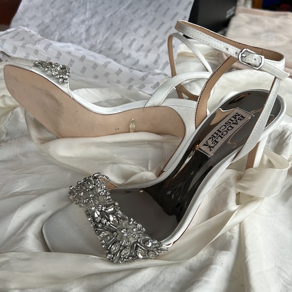 Rider Stiletto Heel Size in White Satin - Picture 10 of 17
